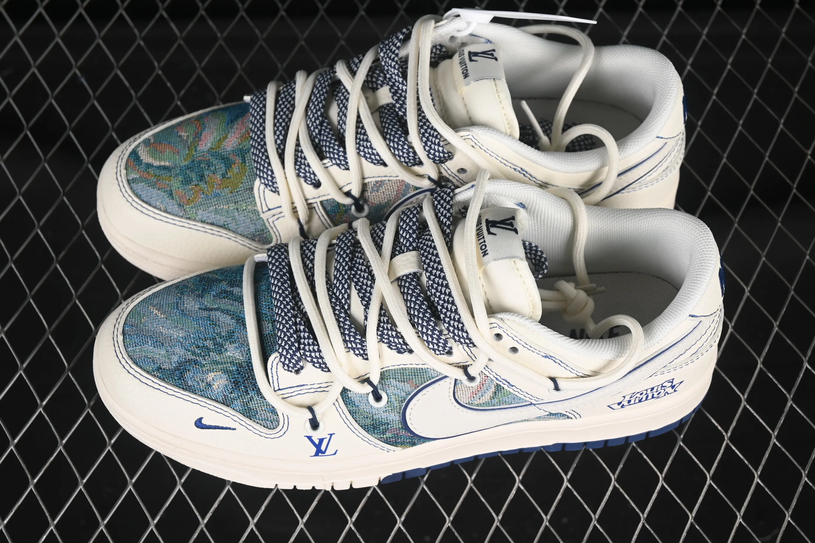 All categories Nk SB Dunk Series Nk SB Dunk Low High-end customized low-top sneakers Nike SB Dunk Low LV series Strap oil painting white hook Anniversary high-end customized low-top casual sneakers DM6868-077